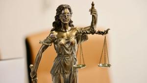 Illinois quick hits: Former police chief convicted of bribery; man sentenced for fraud