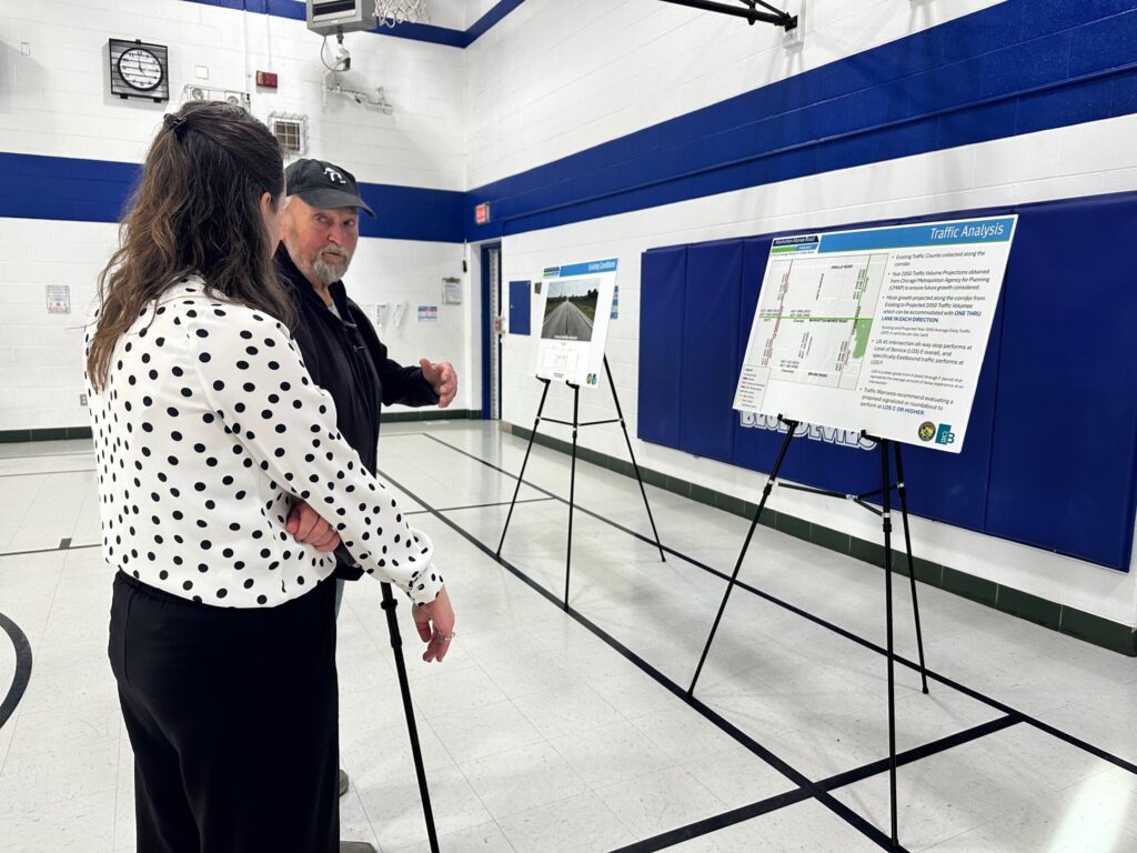 Emily Anderson of CBBEL speaks with a concerned resident at the WCDOT Open House on March 19-photo by Andrea Arens