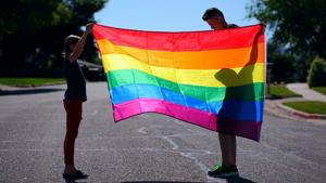 Chicago court keeps block on Florida suit over kids transgender medicine